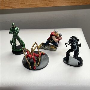 Marvel Superhero Figurine Set
